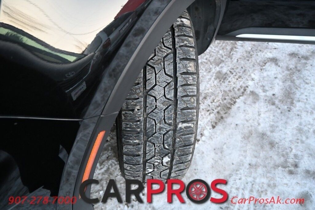 2023 Kia Sorento Hybrid EX - Power Heated Leather Seats - Push To Start - Navigation - Bluetooth - 3rd Row - Seats 6 - Remote Start - Backup Camera - Blind Spot Alert - Keyless Entry & Push to Start - Rear Parking Sensors Anchorage AK