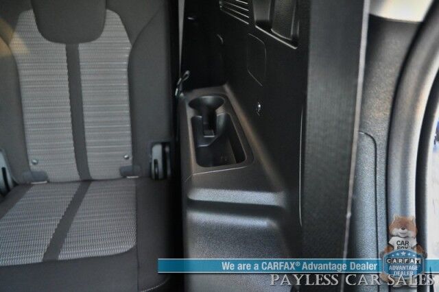 2023 Kia Sorento LX / AWD / Lane Departure & Blind Spot Alert / Forward Collision Alert / Apple CarPlay & Android Auto / Back Up Camera / Keyless Entry / 3rd Row / Seats 7 / Only 11K Miles / 1-Owner Anchorage AK