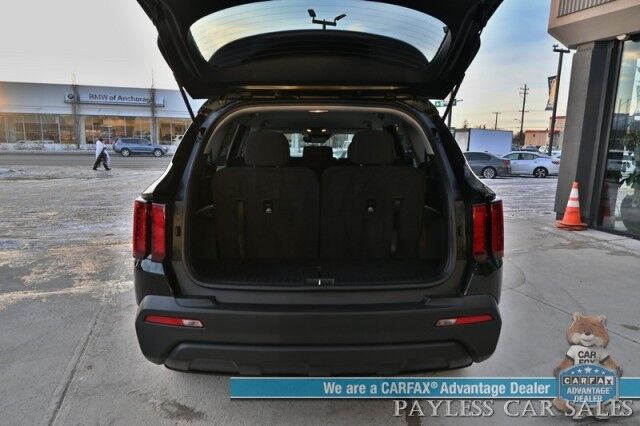2023 Kia Sorento LX / AWD / Lane Departure & Blind Spot Alert / Forward Collision Alert / Apple CarPlay & Android Auto / Back Up Camera / Keyless Entry / 3rd Row / Seats 7 / Only 11K Miles / 1-Owner Anchorage AK