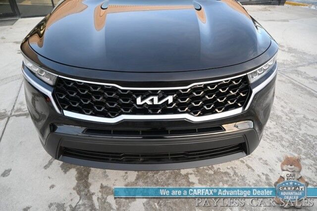 2023 Kia Sorento LX / AWD / Lane Departure & Blind Spot Alert / Forward Collision Alert / Apple CarPlay & Android Auto / Back Up Camera / Keyless Entry / 3rd Row / Seats 7 / Only 11K Miles / 1-Owner Anchorage AK