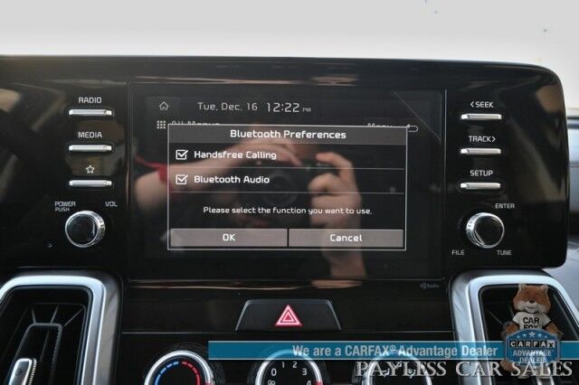 2023 Kia Sorento LX / AWD / Power Mirrors, Windows & Locks / Lane Departure & Blind Spot Alert / Forward Collision Alert / Apple CarPlay & Android Auto / Keyless Entry / 3rd Row / Seats 7 / Only 11K Miles / 1-Owner Anchorage AK