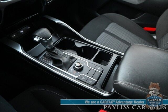 2023 Kia Sorento LX / AWD / Power Mirrors, Windows & Locks / Lane Departure & Blind Spot Alert / Forward Collision Alert / Apple CarPlay & Android Auto / Keyless Entry / 3rd Row / Seats 7 / Only 11K Miles / 1-Owner Anchorage AK