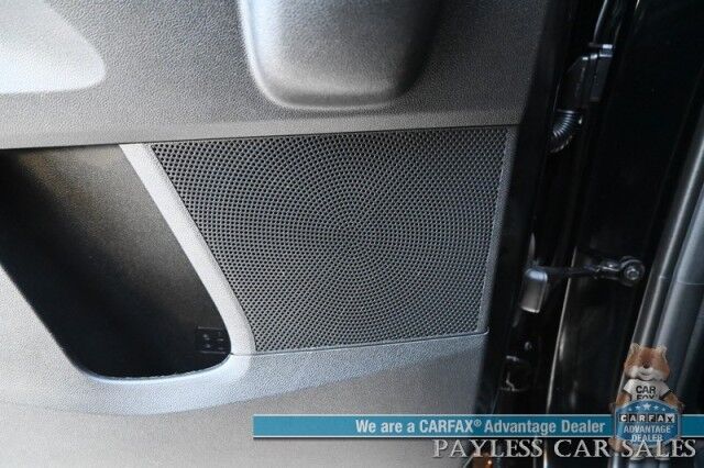 2023 Kia Sorento LX / AWD / Power Mirrors, Windows & Locks / Lane Departure & Blind Spot Alert / Forward Collision Alert / Apple CarPlay & Android Auto / Keyless Entry / 3rd Row / Seats 7 / Only 11K Miles / 1-Owner Anchorage AK