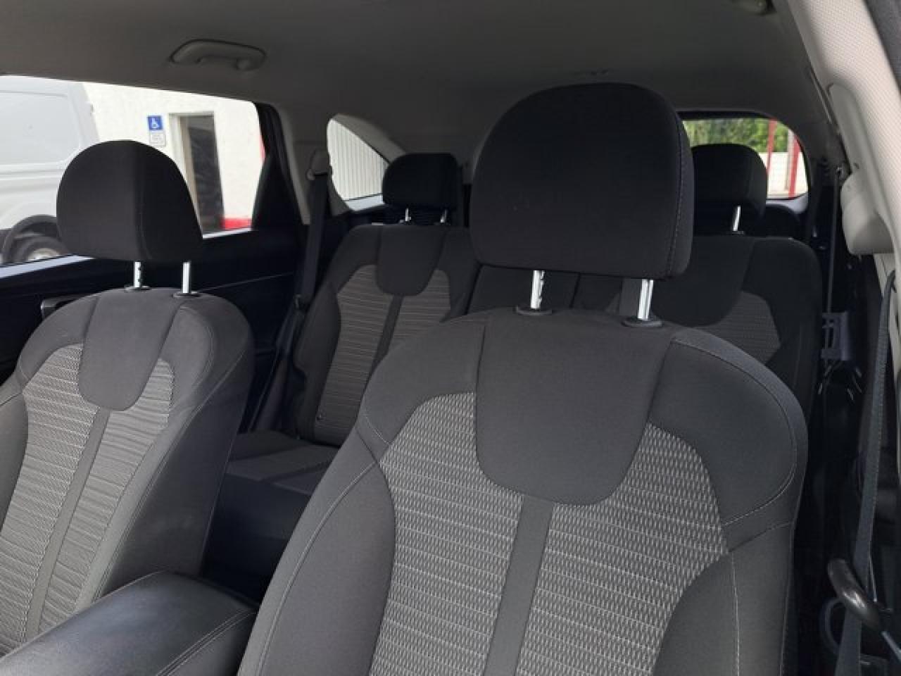 2023 Kia Sorento LX photo 18
