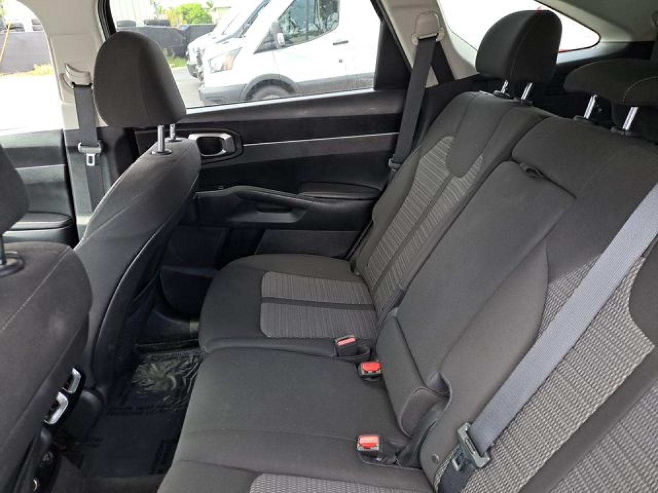 2023 Kia Sorento LX photo 9