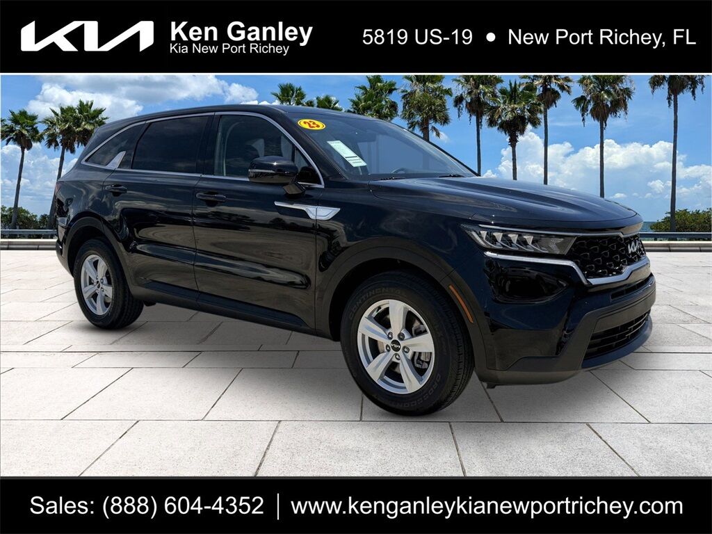 2023 Kia Sorento LX Oshkosh WI