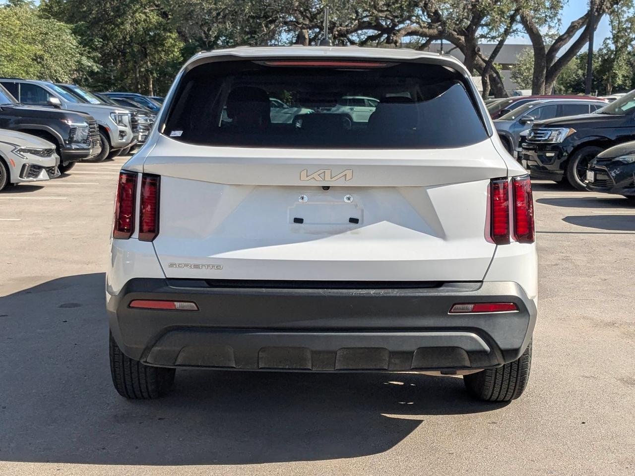 2023 Kia Sorento LX