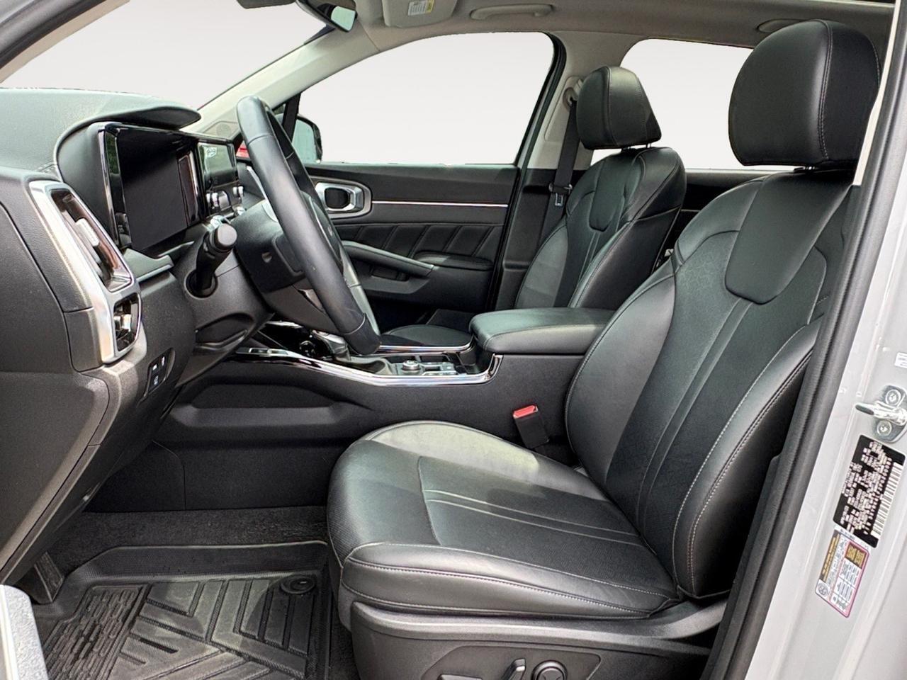 2023 Kia Sorento SX, PANORAMIC MOONROOF, CAPTAINS CHAIRS, POWER 3RD ROW, BLIND SPOT ALERT, LANE KEEP ASSIST, FORWARD COLLISION WARNING, HEATED SEATS, APPLE CARPLAY/ANDROID AUTO, POWER LIFTAGTE, LOW MILES, ONLY 1 OWNER, THIS KIA HAS IT ALL FOR THE WHOLE FAMILY!