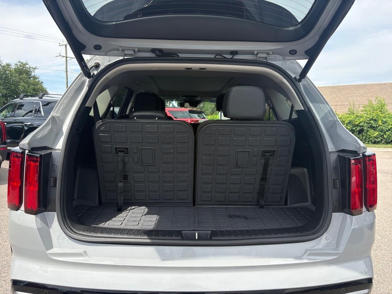 2023 Kia Sorento SX, PANORAMIC MOONROOF, CAPTAINS CHAIRS, POWER 3RD ROW, BLIND SPOT ALERT, LANE KEEP ASSIST, FORWARD COLLISION WARNING, HEATED SEATS, APPLE CARPLAY/ANDROID AUTO, POWER LIFTAGTE, LOW MILES, ONLY 1 OWNER, THIS KIA HAS IT ALL FOR THE WHOLE FAMILY! Virginia Beach VA