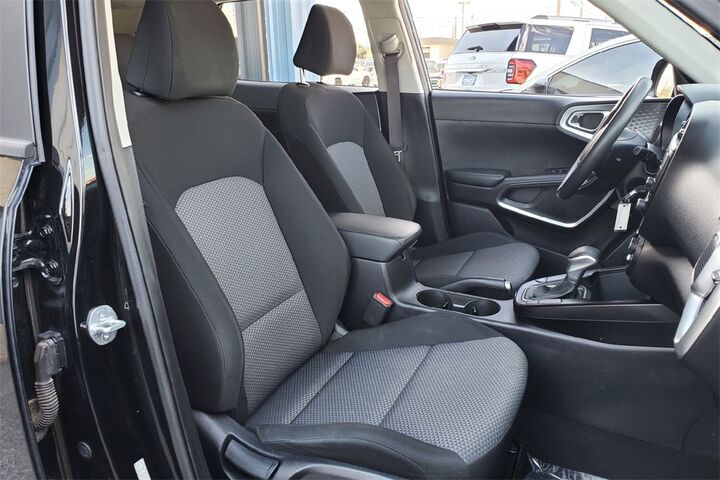 2023 Kia Soul LX  TX