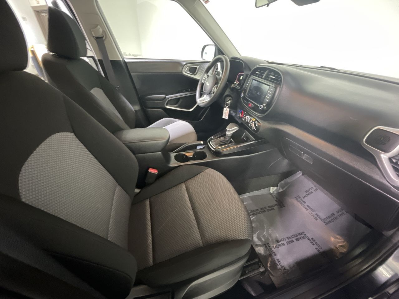 2023 Kia Soul LX - Photo 23