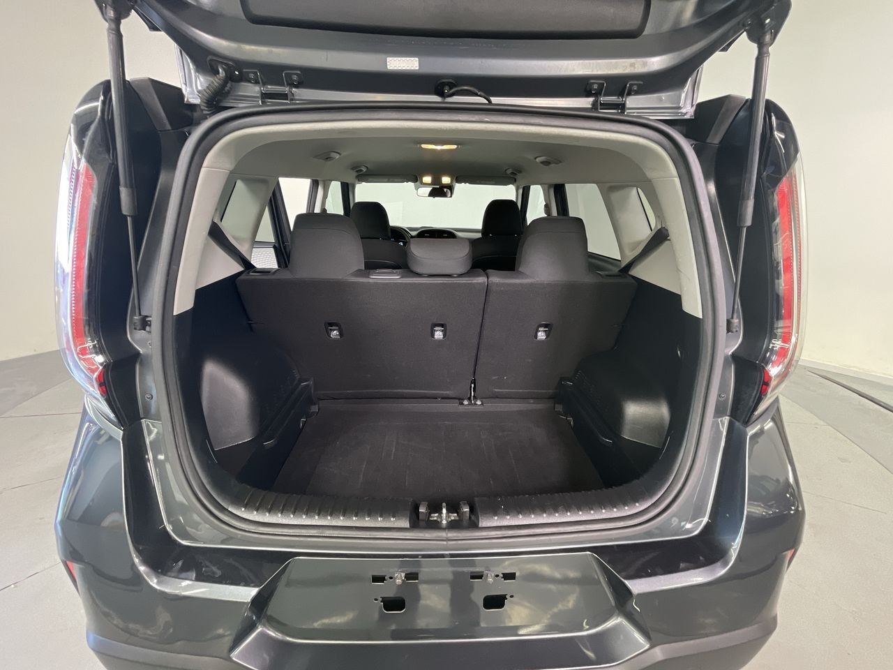 2023 Kia Soul LX - Photo 22
