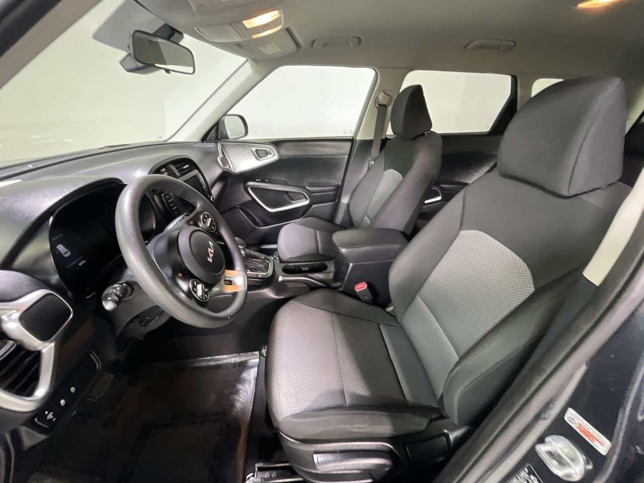 2023 Kia Soul LX - Photo 11
