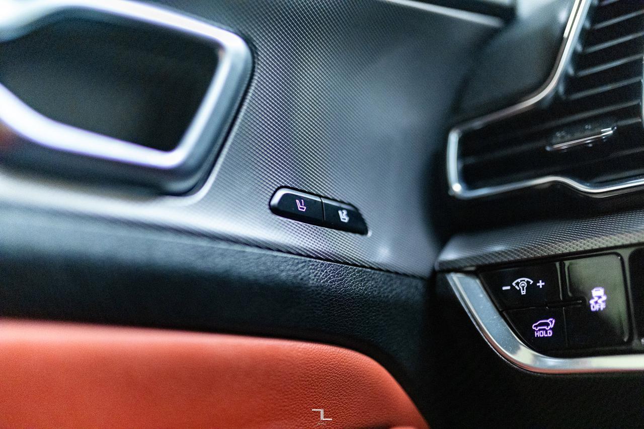 2023 Kia Sportage AWD EX Premium Leather Roof Nav BCam Red Deer AB