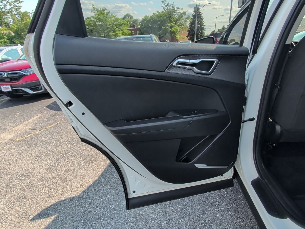 2023 Kia Sportage Hybrid LX Worcester MA