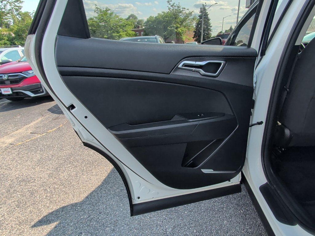 2023 Kia Sportage Hybrid LX Worcester MA