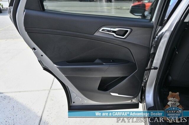 2023 Kia Sportage LX / AWD / Heated Cloth Seats / Lane Departure & Forward Collision Alert / Apple Carplay & Android Auto / AUX & USB Input / Back Up Camera / Cruise Control / Aluminum Wheels / Keyless Entry / 1-Owner Anchorage AK