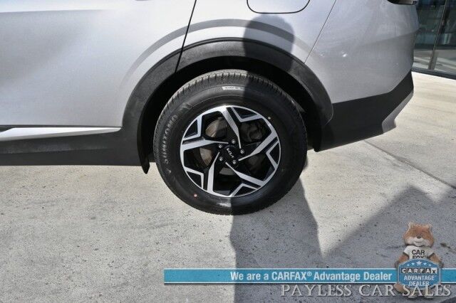 2023 Kia Sportage LX / AWD / Heated Cloth Seats / Lane Departure & Forward Collision Alert / Apple Carplay & Android Auto / AUX & USB Input / Back Up Camera / Cruise Control / Aluminum Wheels / Keyless Entry / 1-Owner Anchorage AK