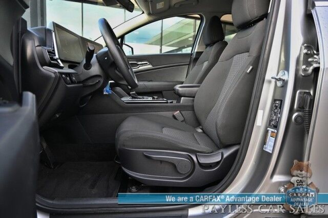 2023 Kia Sportage LX / AWD / Heated Premium Cloth Seats / Lane Departure & Forward Collision Alert / Apple CarPlay & Android Auto / USB Input / Back Up Camera / Cruise Control / Keyless Entry / 26 MPG / 1-Owner Anchorage AK