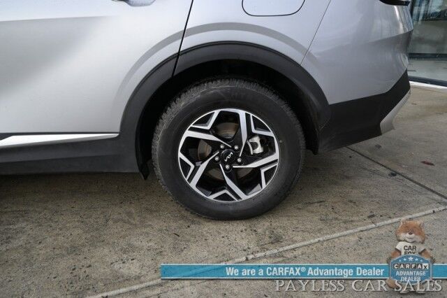 2023 Kia Sportage LX / AWD / Heated Premium Cloth Seats / Lane Departure & Forward Collision Alert / Apple CarPlay & Android Auto / USB Input / Back Up Camera / Cruise Control / Keyless Entry / 26 MPG / 1-Owner Anchorage AK