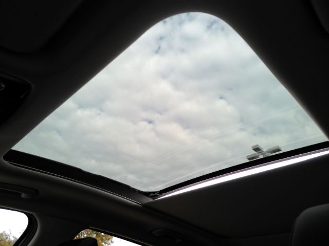 2023 Kia Sportage SX photo 2