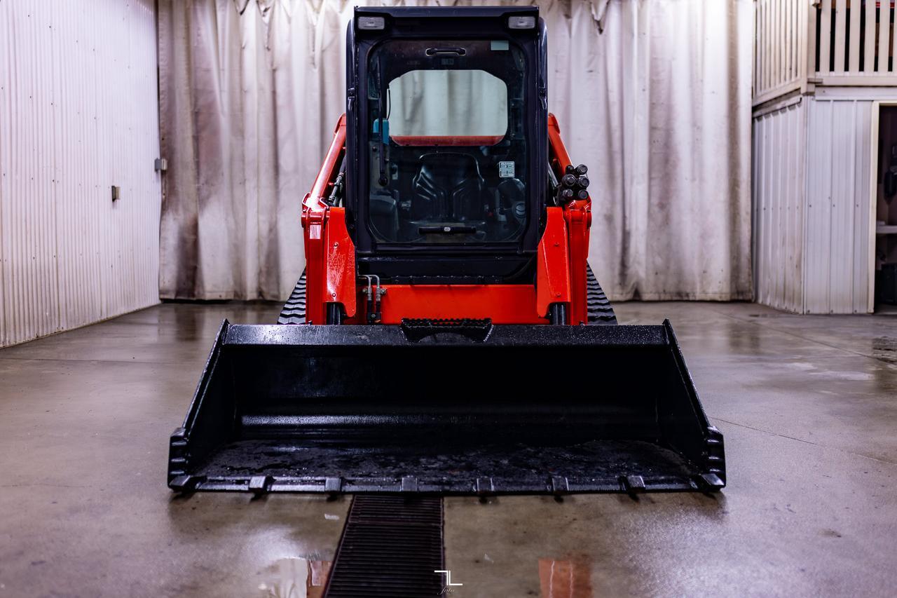 2023 Kubota SVL65-2 Track Skid Steer Loader Bucket Diesel Red Deer AB