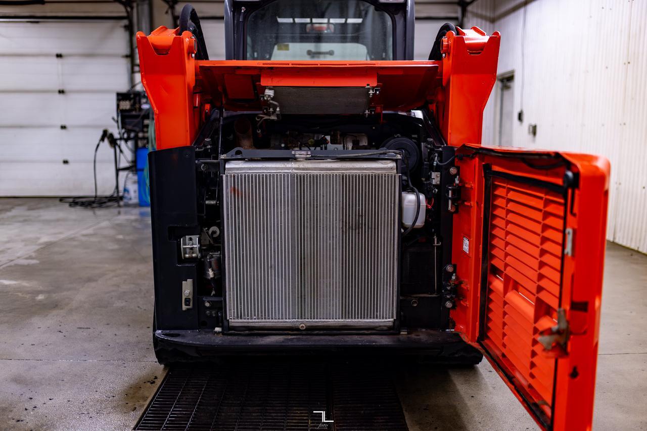 2023 Kubota SVL65-2 Track Skid Steer Loader Bucket Diesel Red Deer AB