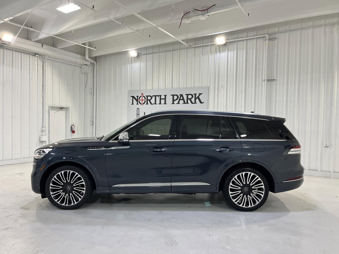 2023 LINCOLN Aviator Standard