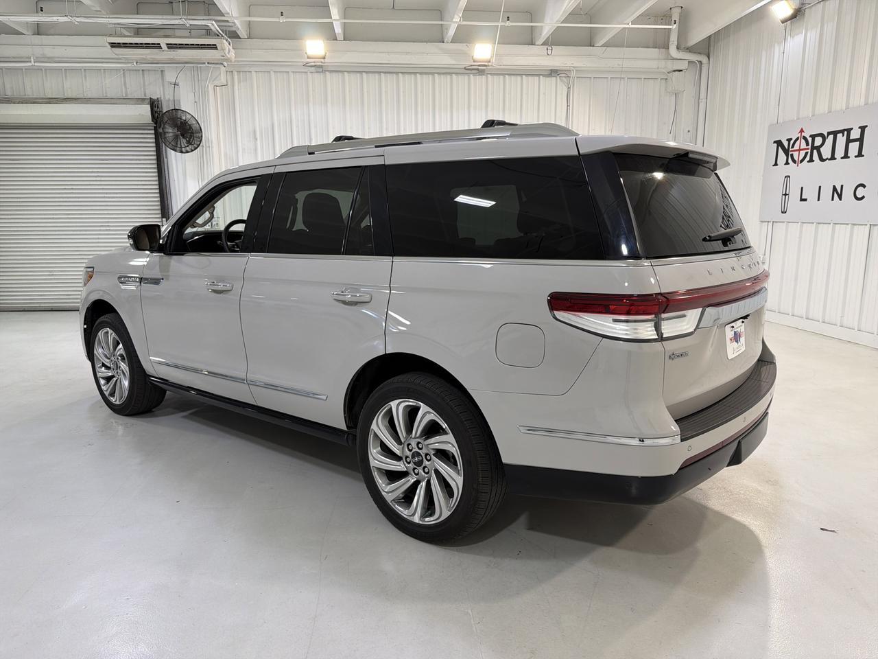 2023 LINCOLN Navigator Reserve