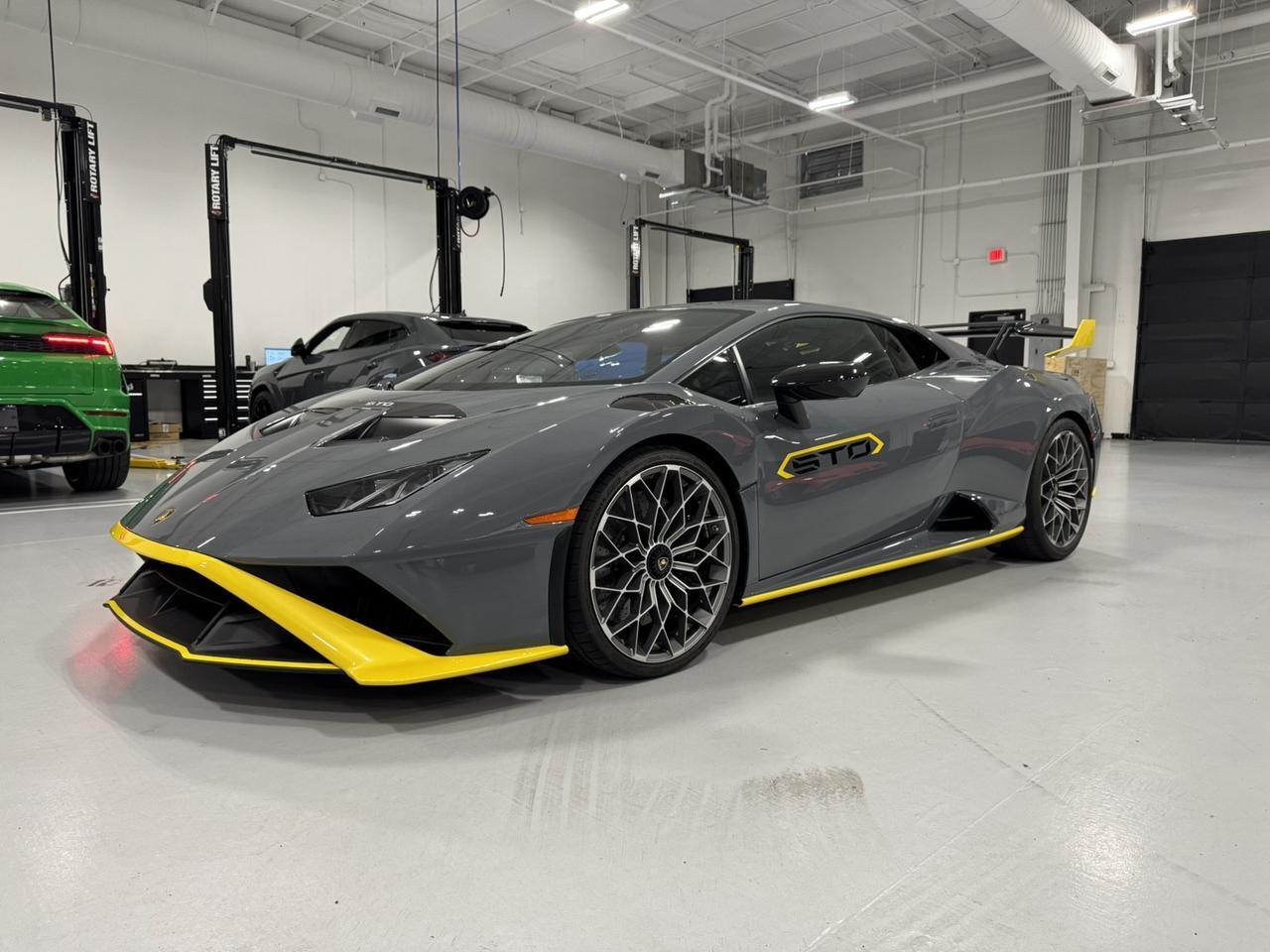 2023 Lamborghini Huracan STO