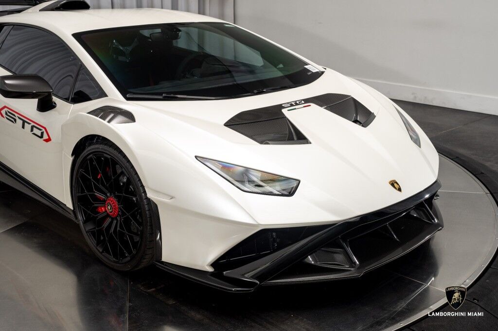 2023 Lamborghini Huracan STO