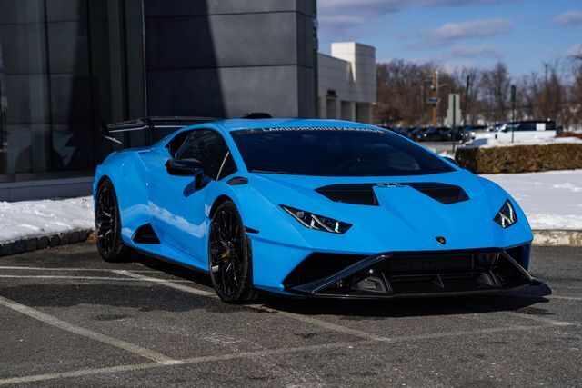 2023 Lamborghini Huracan STO Base