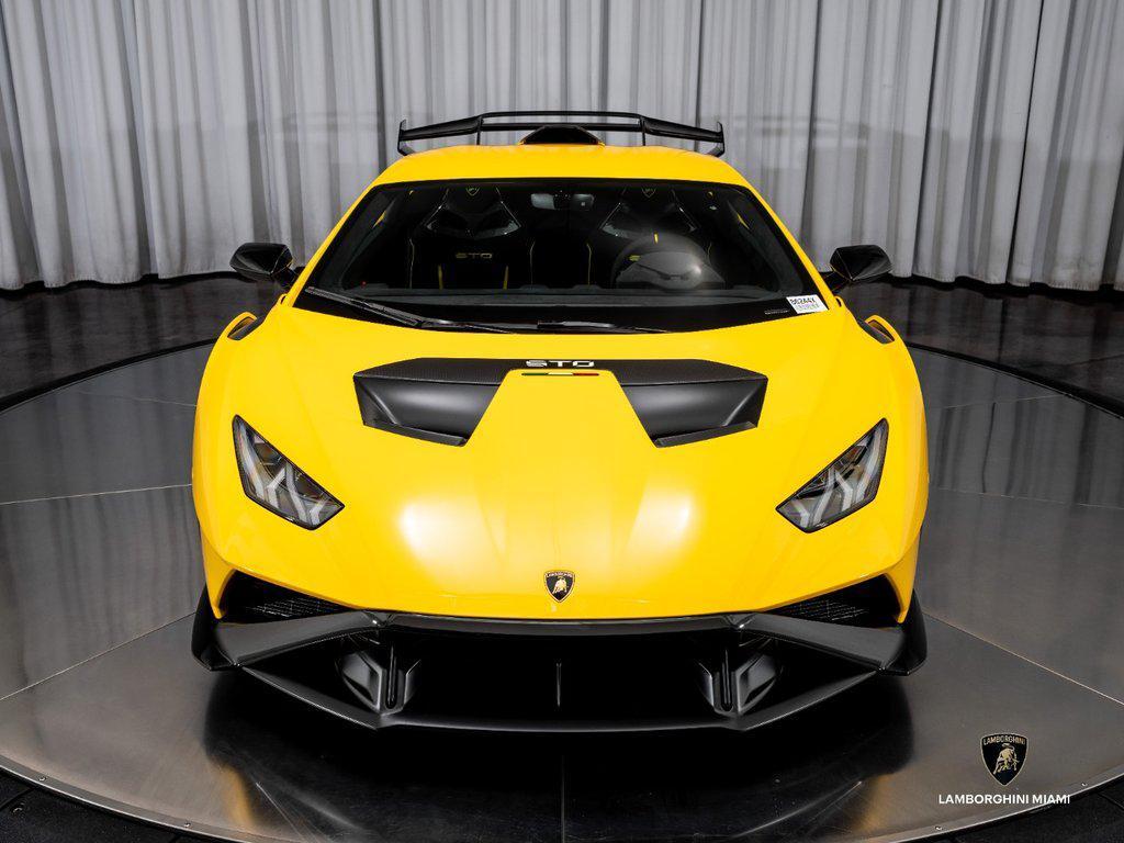 2023 Lamborghini Huracan STO