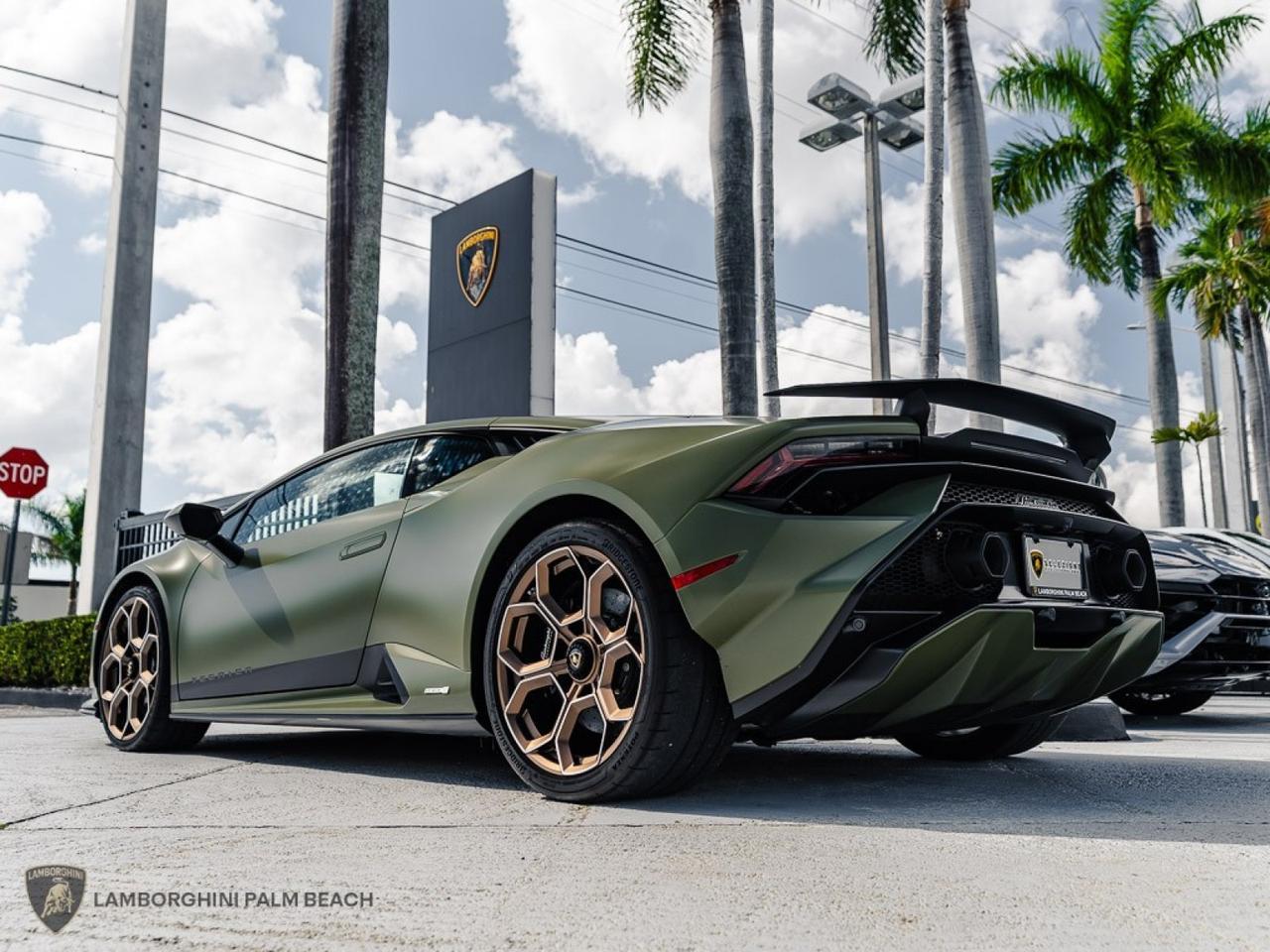2023 Lamborghini Huracan Tecnica photo 3