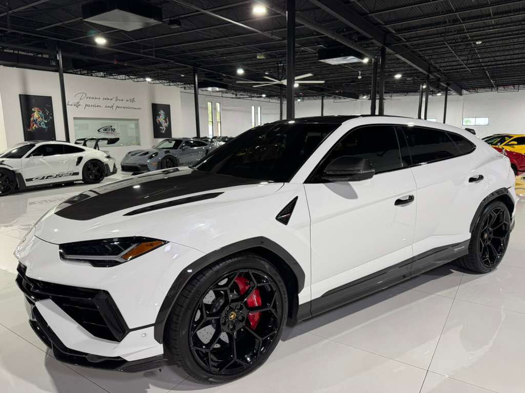 2023 Lamborghini Urus Performante photo 3