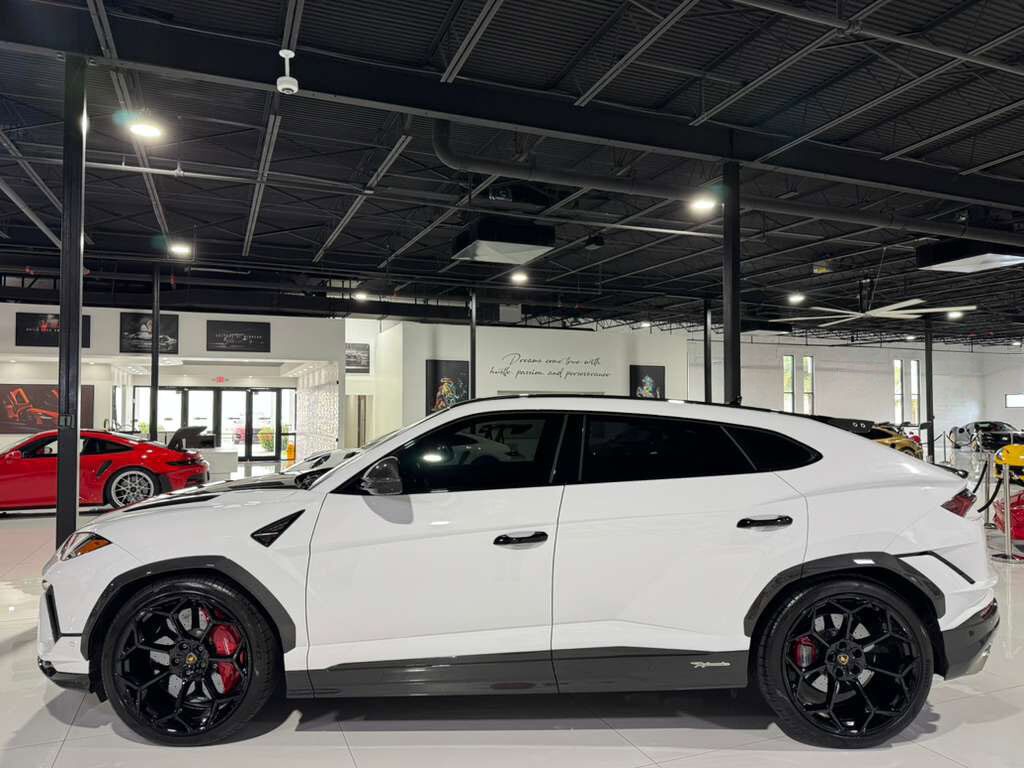 2023 Lamborghini Urus Performante photo 4