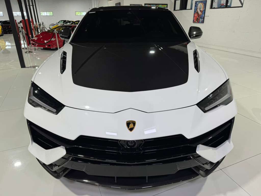 2023 Lamborghini Urus Performante photo 2