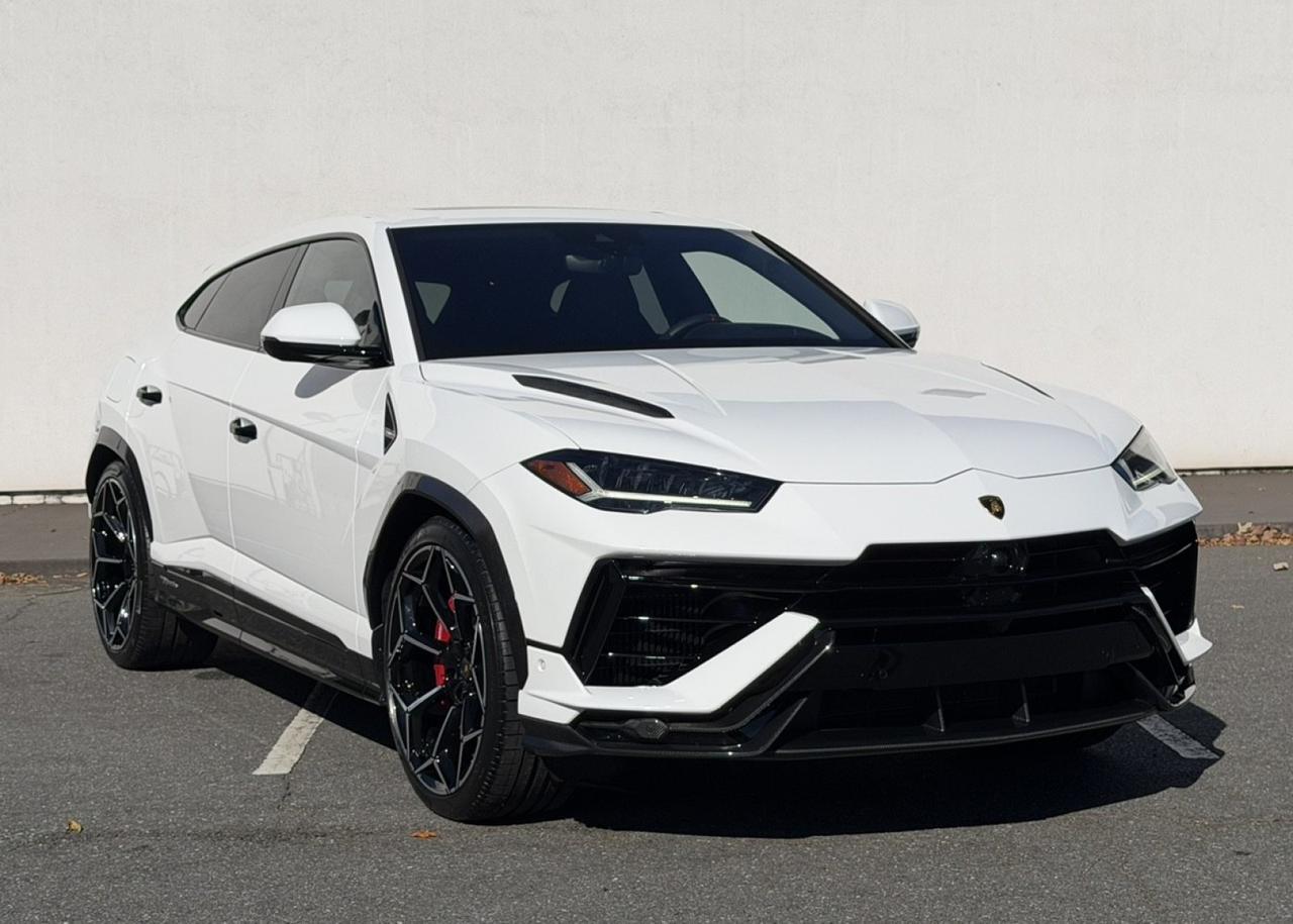 2023 Lamborghini Urus Performante