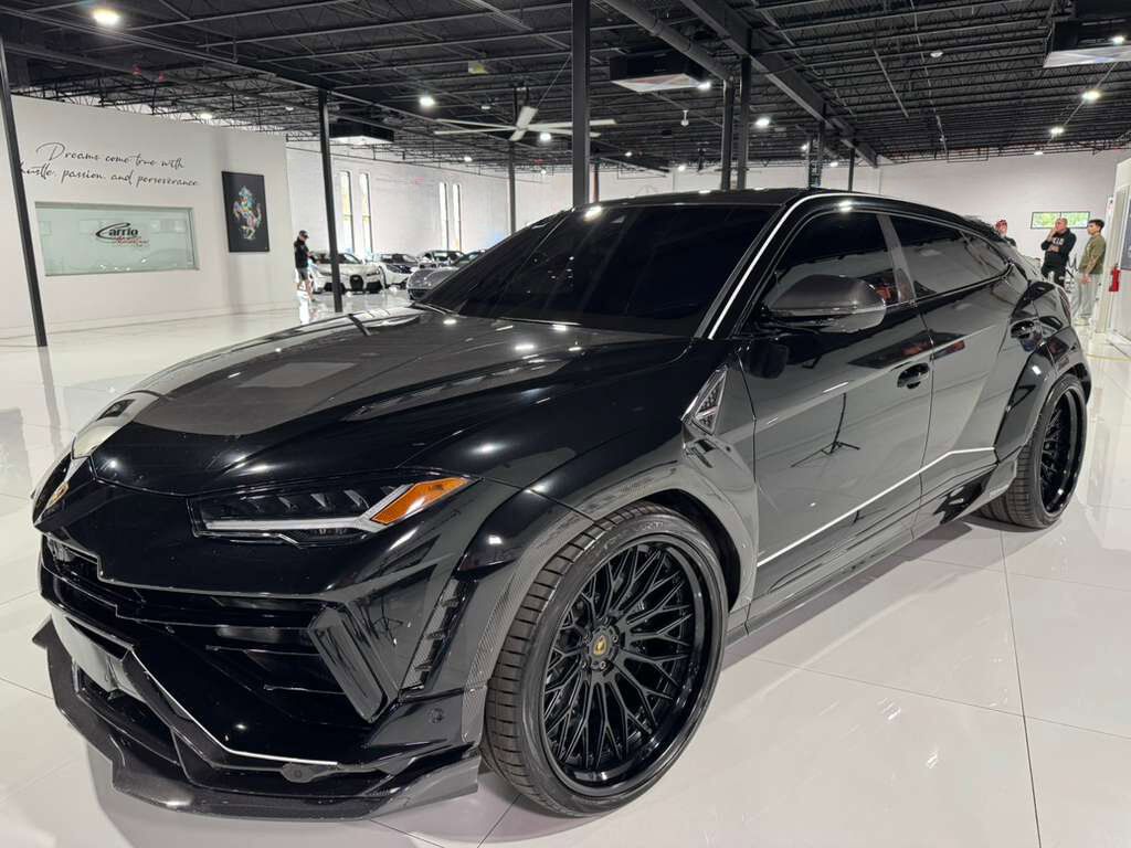 2023 Lamborghini Urus Performante