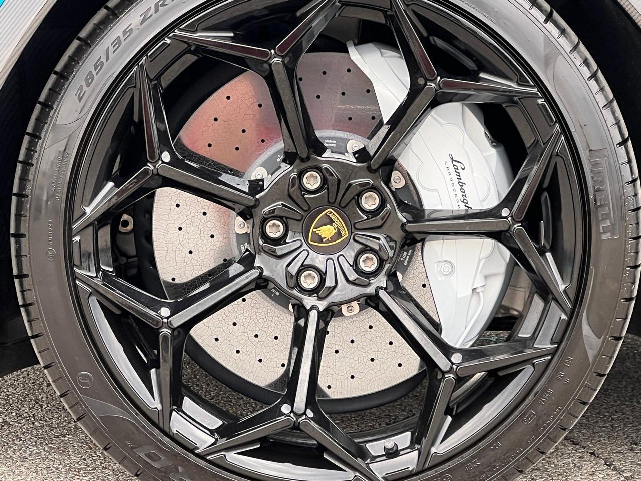 2023 Lamborghini Urus Performante - Photo 17