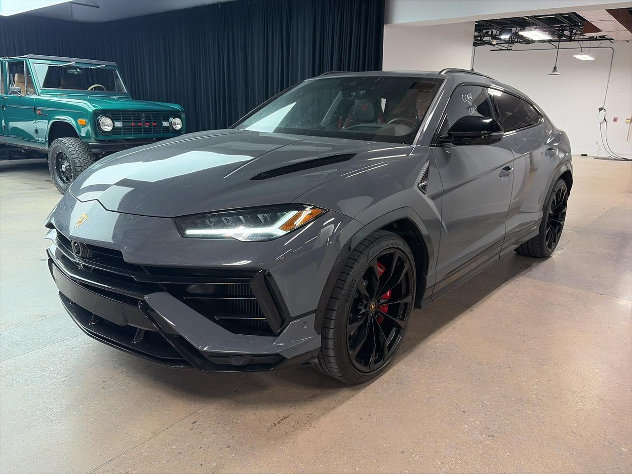2023 Lamborghini Urus S