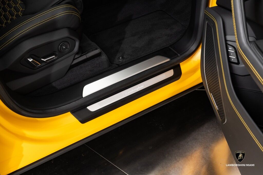 2023 Lamborghini Urus S North Miami Beach FL