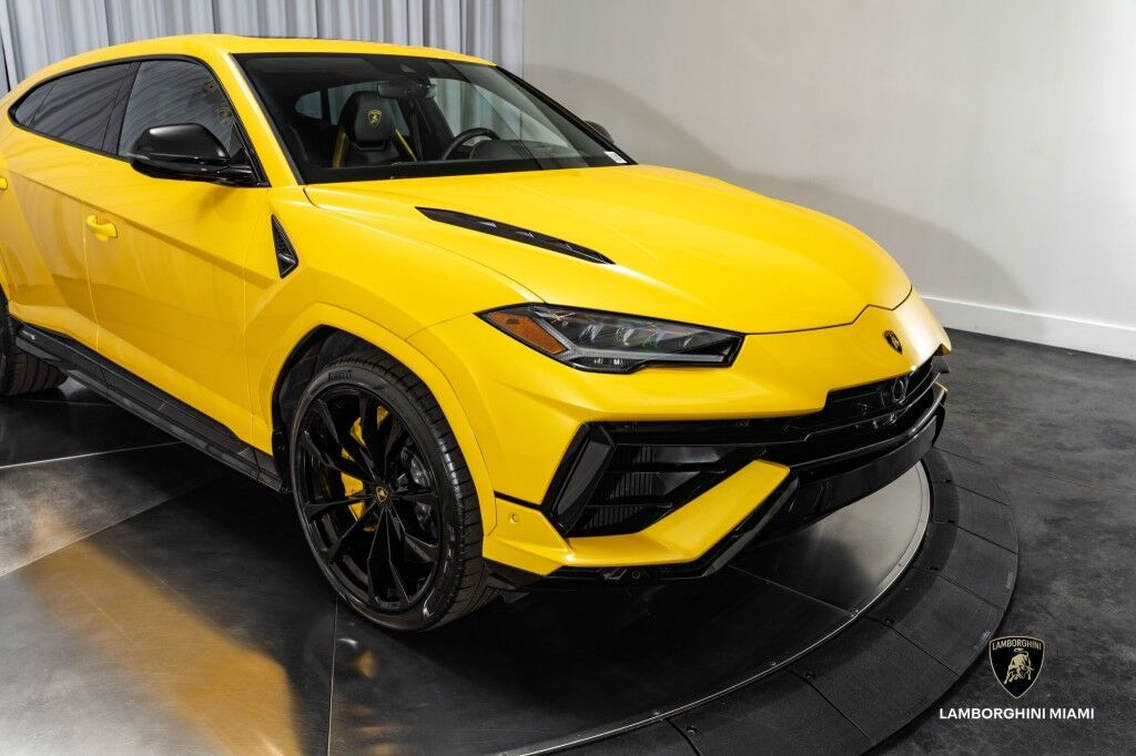 2023 Lamborghini Urus S