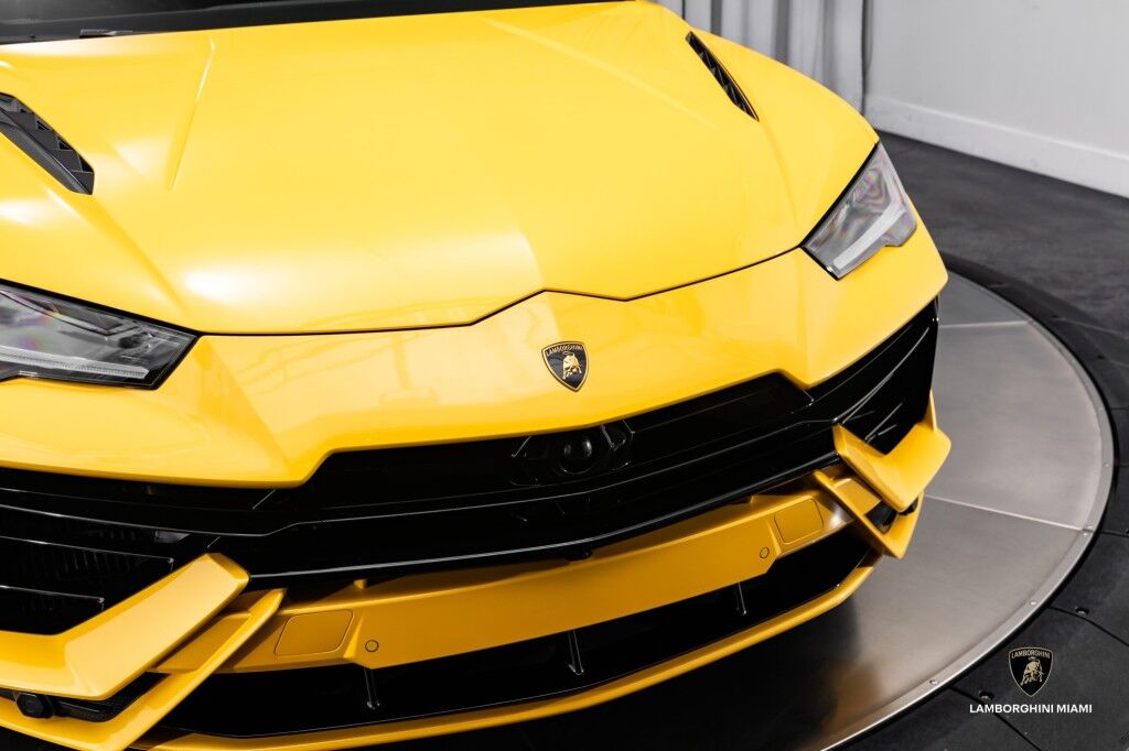 2023 Lamborghini Urus S