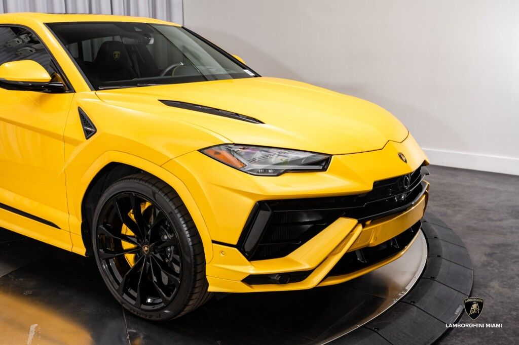 2023 Lamborghini Urus S
