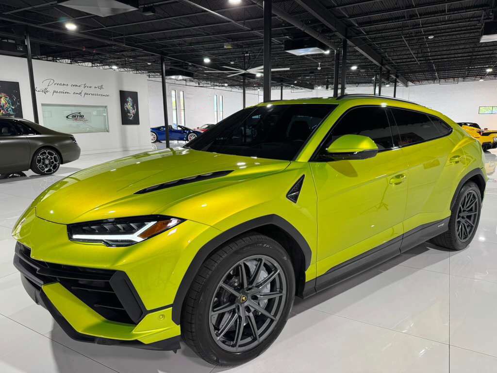 2023 Lamborghini Urus S Verde Citrea paint, Arancio/Nero interior, Sensonum audio system AND MUCH MORE!!