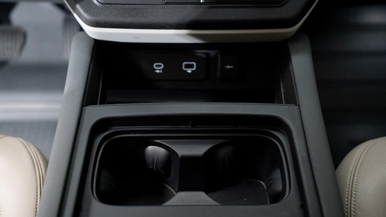 2023 Land Rover Defender 110 S Franklin TN