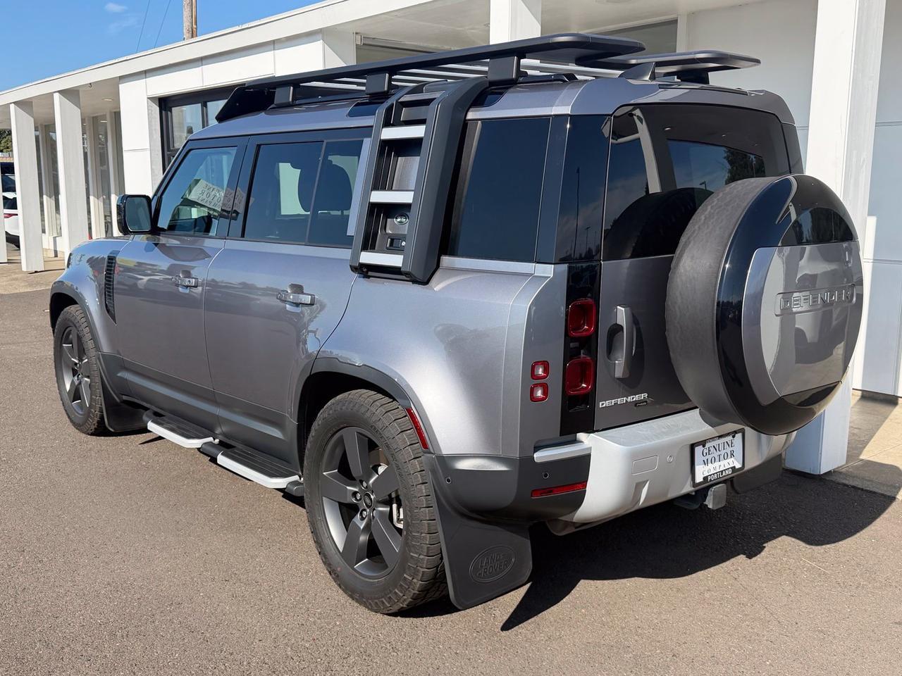 2023 Land Rover Defender 110 SE