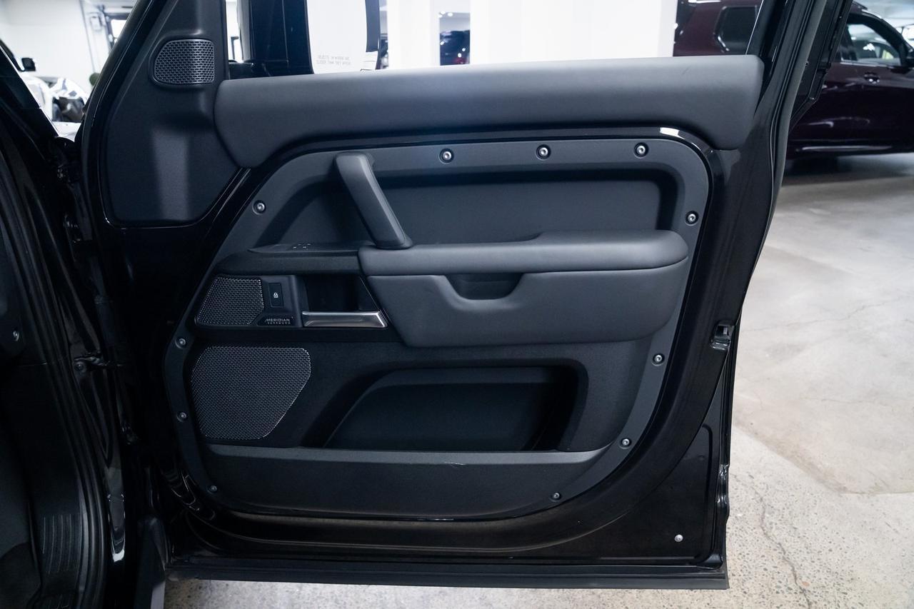 2023 Land Rover Defender 110 V8 1 Owner Vented Seats Adaptive Suspension Portland OR