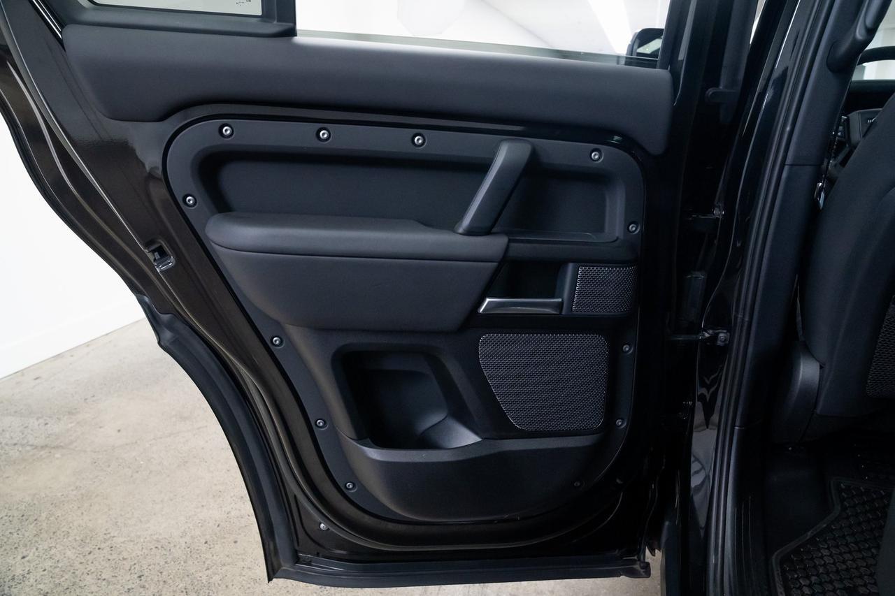 2023 Land Rover Defender 110 V8 1 Owner Vented Seats Adaptive Suspension Portland OR